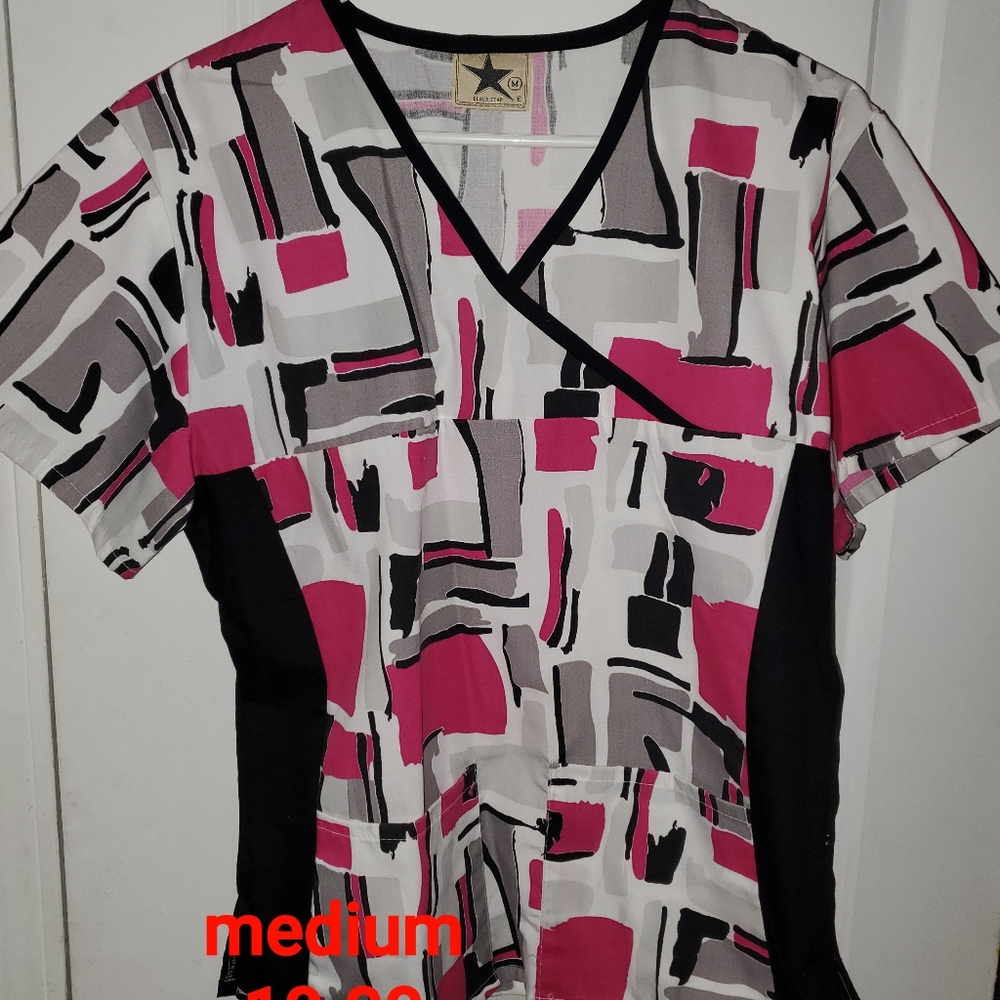 Beautiful colors Scrub top size med